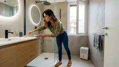 Muffa in bagno: come eliminarla senza candeggina con bicarbonato e aceto