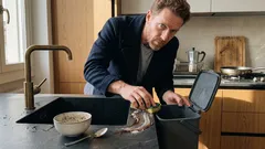 Fondi di caffè e bicarbonato: la miscela fai da te per deodorare e pulire la cucina